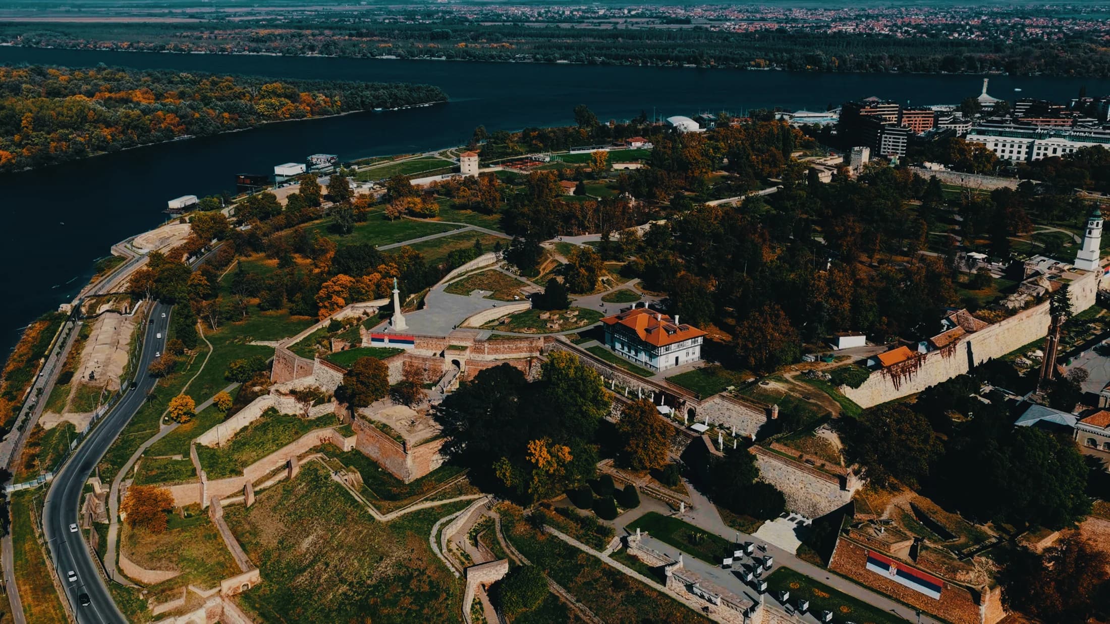 Snimak telefonom: sirovo pre, LUTOVI posle