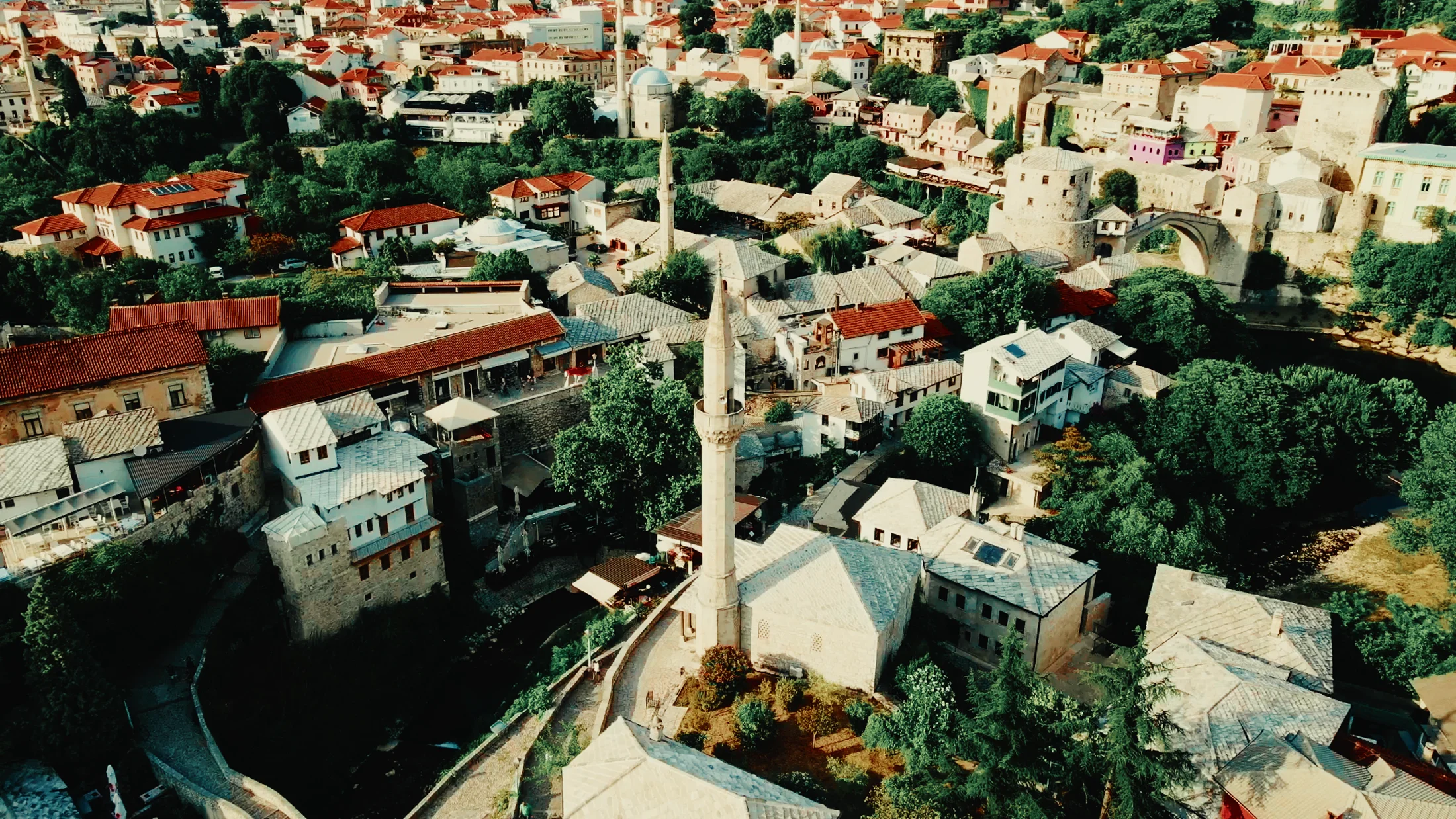 Jadran: Potpis paketa: topli krovovi, tirkizno more